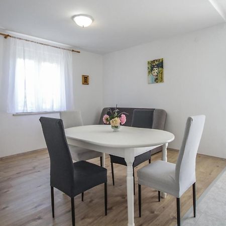 Apartment Tosca With Parking Rovinj Bagian luar foto