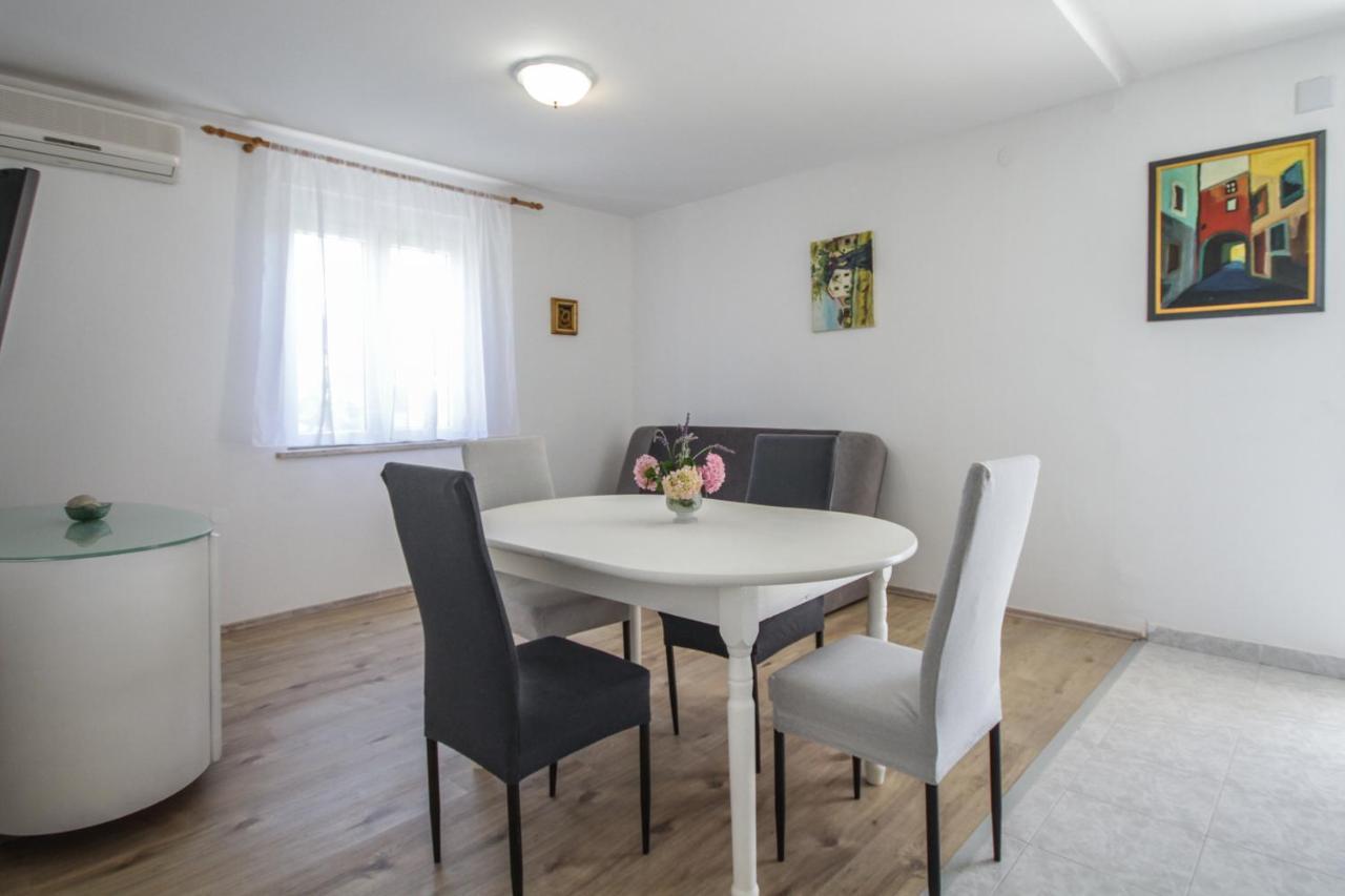 Apartment Tosca With Parking Rovinj Bagian luar foto