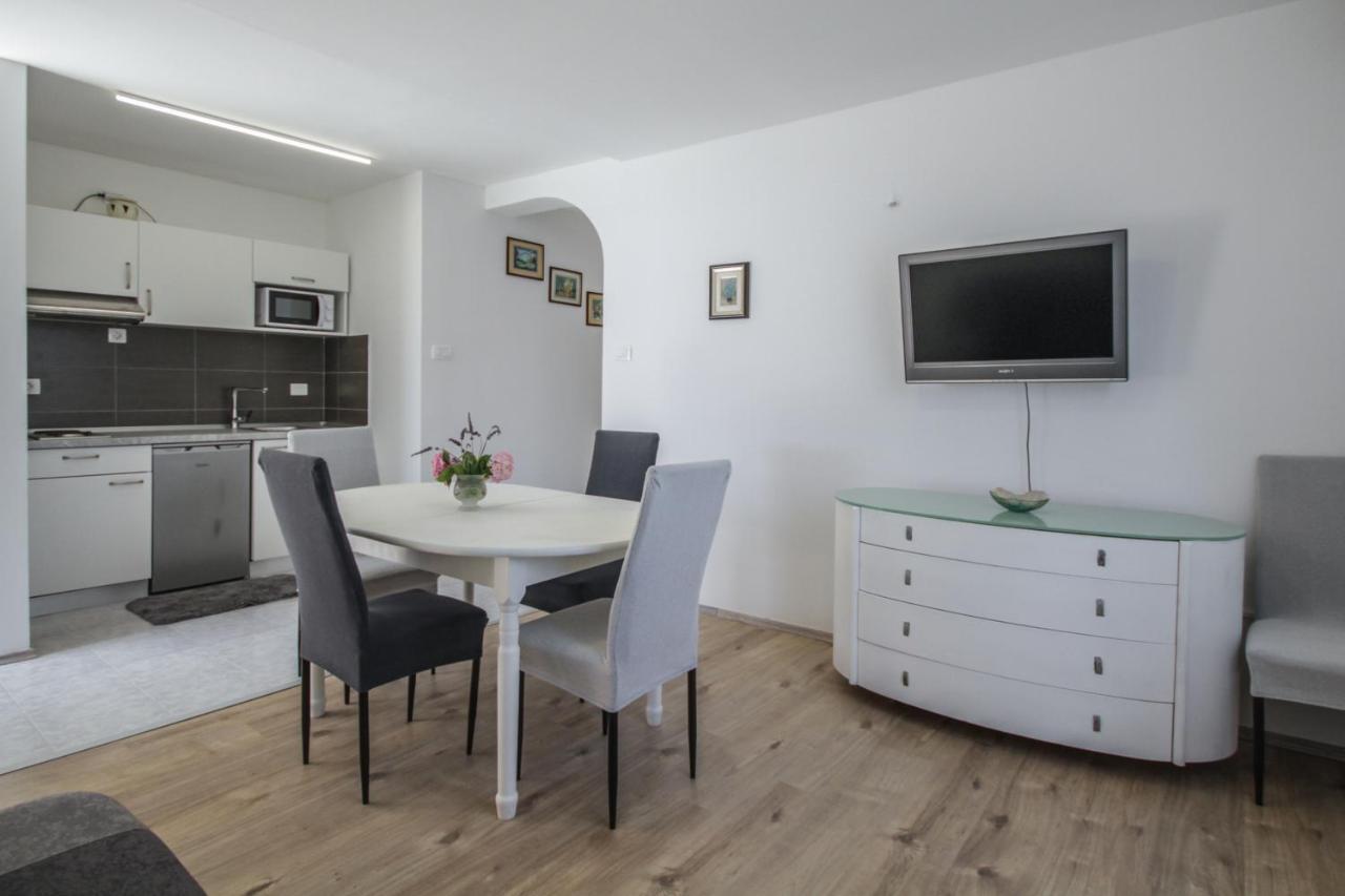 Apartment Tosca With Parking Rovinj Bagian luar foto